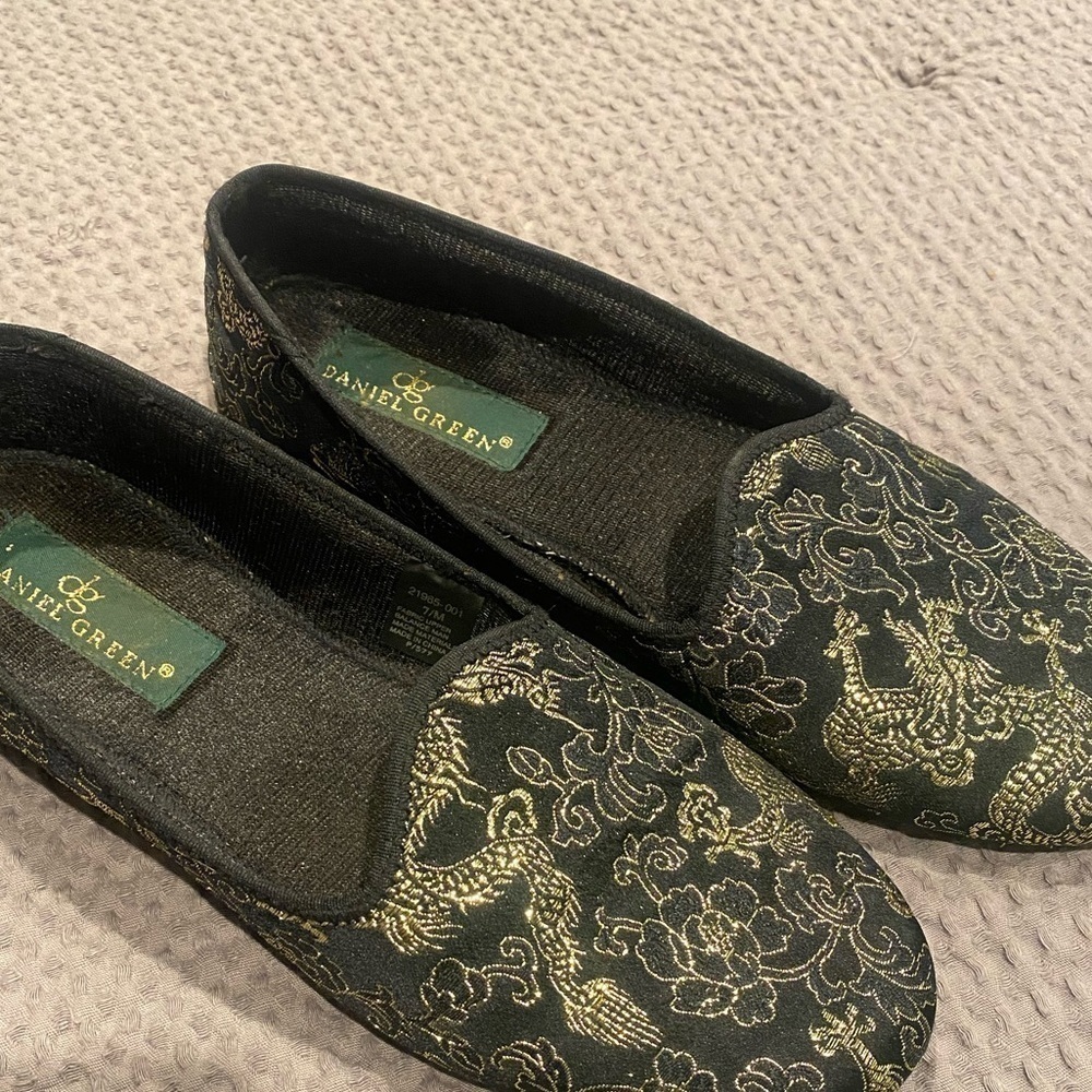 Vintage Daniel Green Black & Gold women slippers, Brocade slipon flats, Sz 7